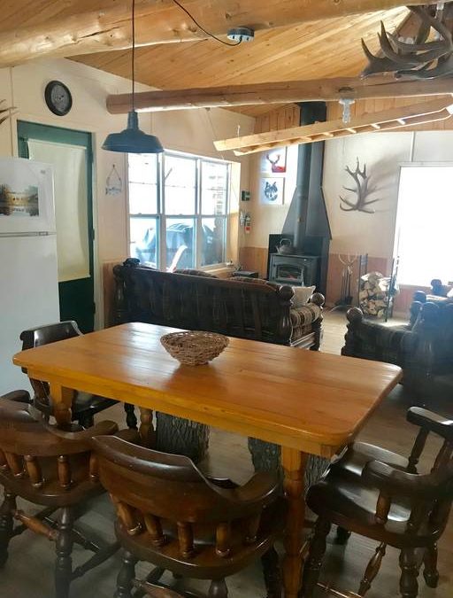 Sam – Intérieur, vue du salon et de la cuisine